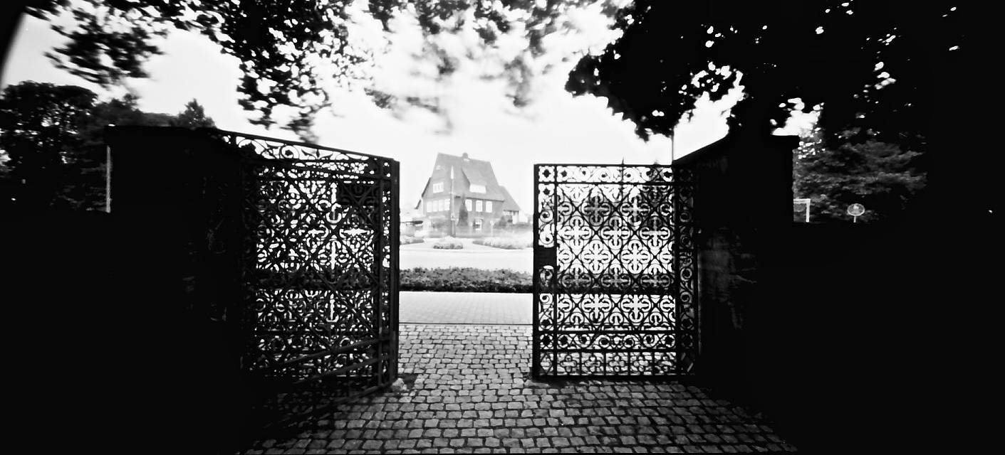 Holga 120WPC Medium Format Wide Angle Pinhole Camera Black