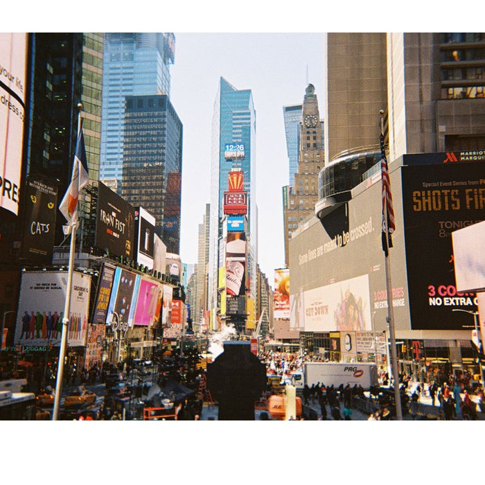 Lomography Color Negative Simple Use Camera (FILM EXPIRED)